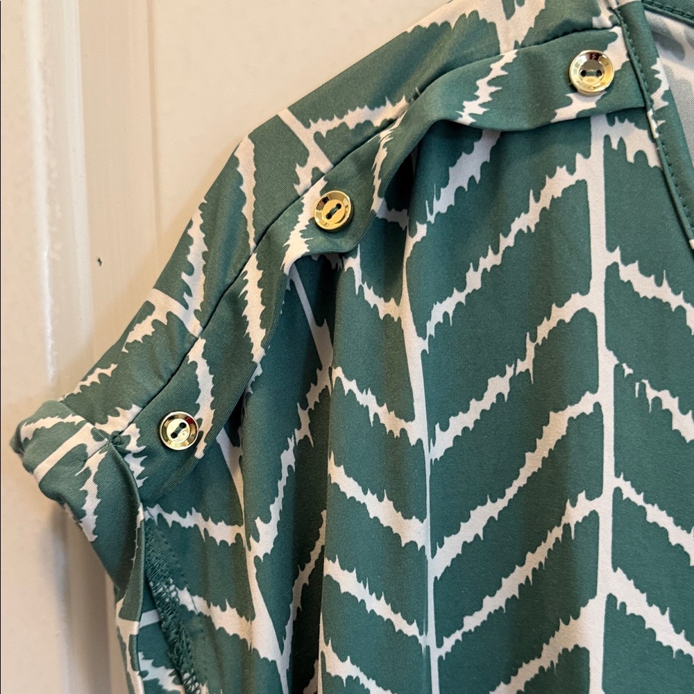 AUW Forest Green Chevron Short Sleeve Top with White Pattern - Picture 2 of 3
